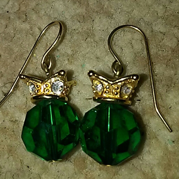 Gold French hook earrings with crowns - Picture 7 of 7